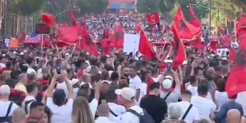 Diaspora paralajmëron protestë më 4 korrik në Tiranë