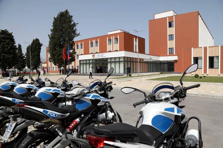 Kërcënime dhe ofendime ndaj një zyrtareje/ Pezullohet drejtori i policisë së Shkodrës, AMP nis hetimin