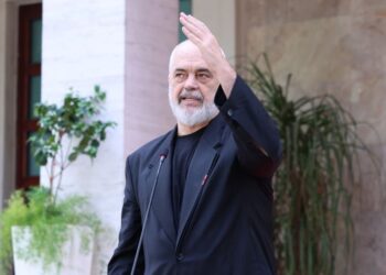 “Nuk jap dorëheqjen”/ Rama sulmon sërish protestuesit: S’kam kërkuar të flas me të kurdisur dhe të çartur