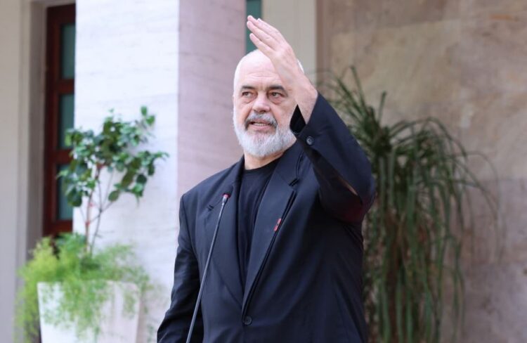 “Nuk jap dorëheqjen”/ Rama sulmon sërish protestuesit: S’kam kërkuar të flas me të kurdisur dhe të çartur