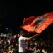 Vijon marshimi i protestuesve në Tiranë, rritet pjesëmarrja e emigrantëve