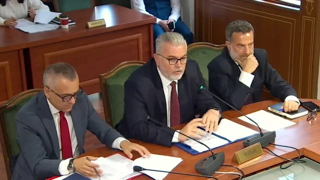 Ministri Gogu prezanton projektligjin për amnistinë: 380 të dënuar përfitojnë lirim të menjëhershëm, 900 ulje dënimi