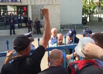 Pas disa orësh në Komisariat, lihet i lirë Dritan Goxhaj dhe një tjetër protestues