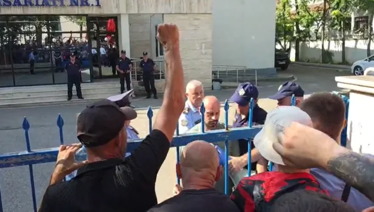 Pas disa orësh në Komisariat, lihet i lirë Dritan Goxhaj dhe një tjetër protestues