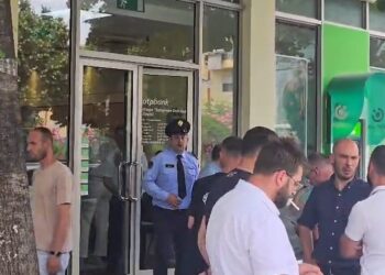 Grabitet me armë një bankë e nivelit 2 te stadiumi ‘Selman Stërmasi’!
