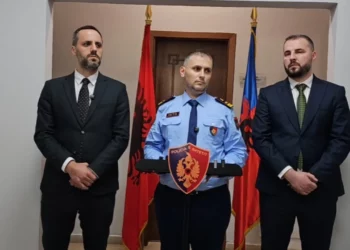“Kallashnikovi depërtoi antiplumbin”/ Vrasja e policit të Shqiponjës në Maliq dhe plagosja e kolegut të tij, flet drejtori Hita