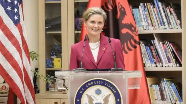 Në 250-vjetorin e SHBA, Nancy Vanhorn kujton dy punonjësit shqiptarë të Ambasadës që u vranë nga regjimi komunist