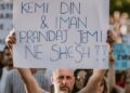 Protestat kundër qeverisë/ Imami i xhamisë së Durrësit: Udhëheqësi që mashtron qytetarët nuk shkon në Xhenet
