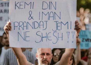 Protestat kundër qeverisë/ Imami xhamisë së Durrësit: Udhëheqësi që mashtron qytetarët nuk shkon në Xhenet