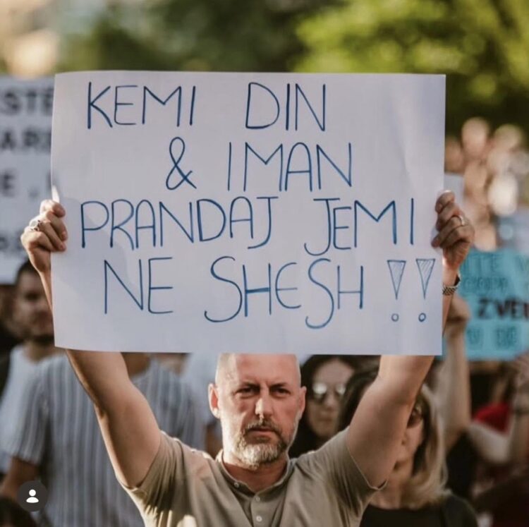 Protestat kundër qeverisë/ Imami i xhamisë së Durrësit: Udhëheqësi që mashtron qytetarët nuk shkon në Xhenet