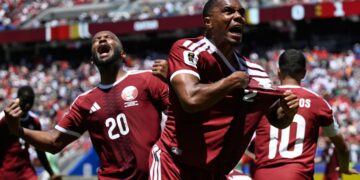 Katari befason Zvicrën, Xhaka dorëzohet në limite