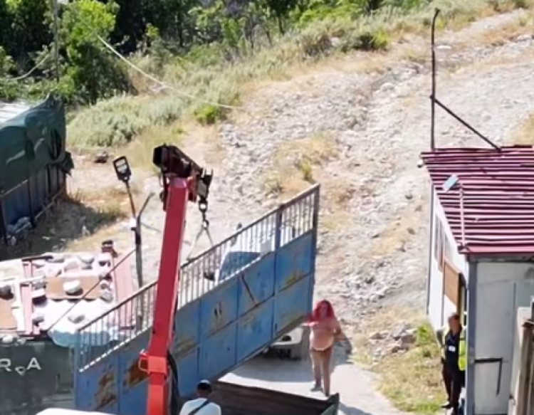 Pas paralajmërimit të banorëve, hiqet gardhi rrethues i Kakomesë
