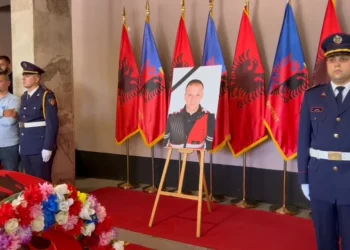 Lot dhe trishtim, nisin homazhet për efektivin hero që u vra në krye të detyrës gjatë aksionit policor