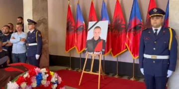 Lot dhe trishtim, nisin homazhet për efektivin hero që u vra në krye të detyrës gjatë aksionit policor