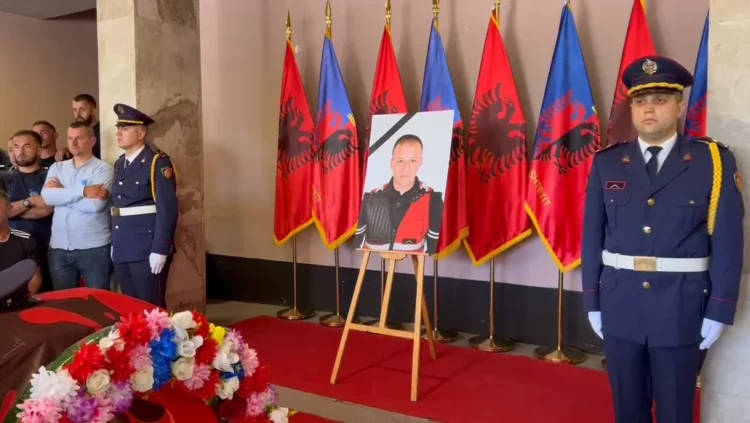 Lot dhe trishtim, nisin homazhet për efektivin hero që u vra në krye të detyrës gjatë aksionit policor