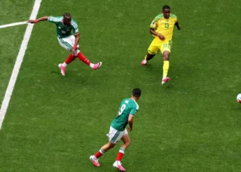 Jimenez shënon të dytin, Meksika mbyll llogaritë me Afrikën e Jugut që merr karton të kuq