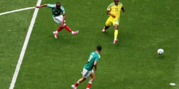 Jimenez shënon të dytin, Meksika mbyll llogaritë me Afrikën e Jugut që merr karton të kuq