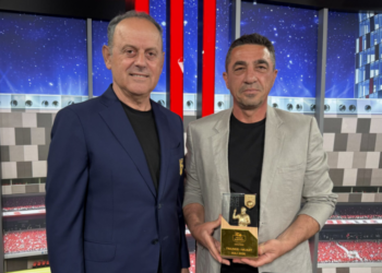 Fitoi titullin kampion me Egnatian, Nevil Dede shpallet trajneri i muajit maj në Superiore