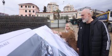 “Kafshohen” 11 mijë m2 tek Parku i Liqenit/ Tenderi 9 miliardë lekë për parkimin e autobuzëve tek hyrja veriore dhe denoncimi në KPP për fondin