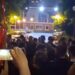 Ndërtimet në Zvërnec/ Protestuesit shkojnë te selia e PD, thërrasin në kor ‘opozitë e shitur’