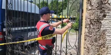 Mbytja e 15-vjeçarit në një pishinë në Gjirokastër, i mituri bëri me shenjë për ta nxjerrë nga uji, por askush nuk i dha ndihmën e parë