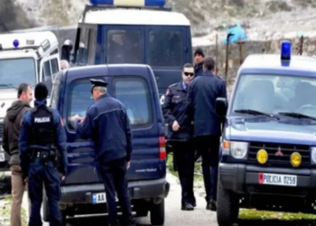 Të shtëna me armë zjarri gjatë një operacioni, vritet një efektiv policie dhe plagoset një tjetër në Korçë