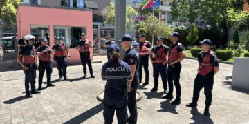 Përplasje fizike në GJKKO! Të pandehurit për vrasjen e Renis Dobrës konfliktohen brenda kafazit të xhamit