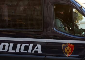 Të shtëna me armë zjarri gjatë një operacioni, vritet një efektiv policie dhe plagoset një tjetër
