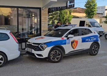 Plagosje me armë zjarri në Shijak, dy persona përplasen me njëri-tjetrin pas kjonfliktit
