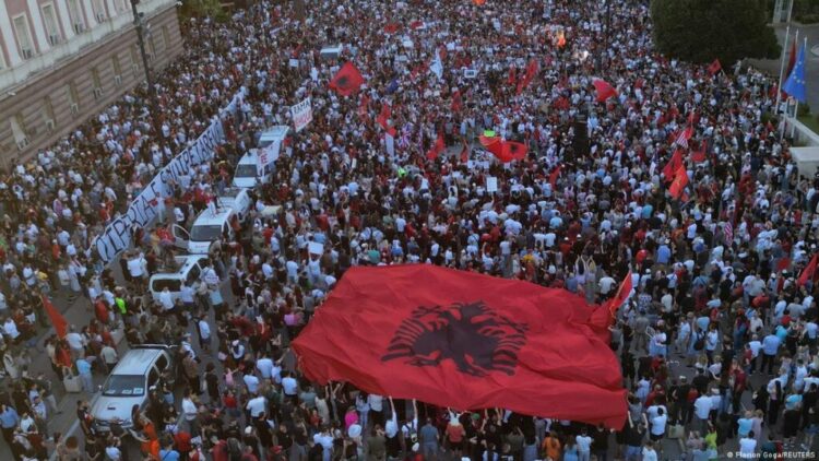 Sot protesta e 24, qytetarët kërkojnë dorëheqjen e panegociueshme të kryeministrit Rama: Do qëndrojmë deri në rrëzim