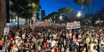“Rama jepe dorëheqjen”/ Mbahet sot protesta e 18-të në Tiranë, grumbullimi nis në orën 19:00