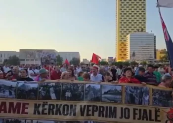 Protesta përpara Kryeministrisë, procedohen penalisht 31 persona