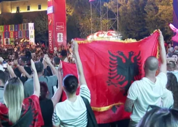 Çfarë ndodhi në Fan Zone? Protestuesit bllokojnë ekranin e ndeshjeve të Botërorit