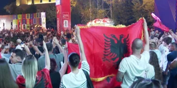 Çfarë ndodhi në Fan Zone? Protestuesit bllokojnë ekranin e ndeshjeve të Botërorit