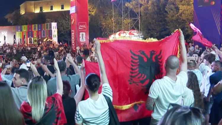 Çfarë ndodhi në Fan Zone? Protestuesit bllokojnë ekranin e ndeshjeve të Botërorit