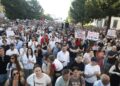 “Shqipëria nuk është në shitje”! Qytetarët zbresin sërish sot në shesh kundër projektit në Zvërnec