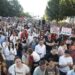 “Shqipëria nuk është në shitje”! Qytetarët zbresin sërish sot në shesh kundër projektit në Zvërnec
