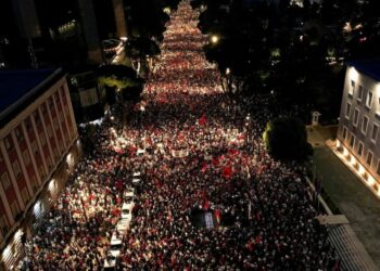 Sot dita e 12 e protestës: Në Shqipëri lindëm dhe për Shqipërinë vdesim! Kurrë nuk e falim, kurrë nuk e shesim