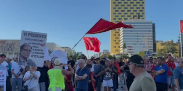 Lideri i protestës Arben Kola: Mos shkoni në mitingun e PS-së, kujdes provokimet