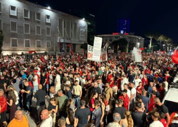 “Atdheu nuk është në shitje”/ Mbahet sot dita e 23-të e protestës, kërkohet dorëheqja e kryeministrit Rama