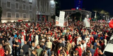 “Atdheu nuk është në shitje”/ Mbahet sot dita e 23-të e protestës, kërkohet dorëheqja e kryeministrit Rama