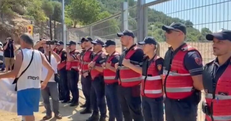 Rikthehen protestat në Rrjoll, Bashkim Ulaj rrethon sërish zonën ku do të ndërtojë resortin