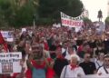 “Jemi antipartiakë”, protestuesit përsërisin thirrjen: Opozita jemi ne!