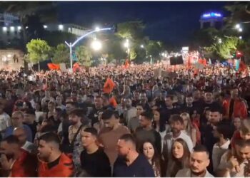 Shqiptarët nuk tërhiqen! Sot dita 19 e revoltës qytetare, protestuesit kërkojnë dorëheqjen e Edi Ramës