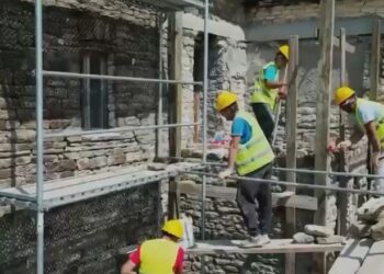 U rrëzua nga skela në Teqenë e Koshtanit, 45-vjeçari në gjendje kritike për jetën