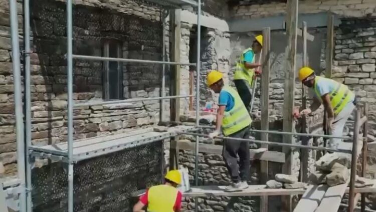 U rrëzua nga skela në Teqenë e Koshtanit, 45-vjeçari në gjendje kritike për jetën