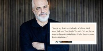 Ramën e lëshojnë nervat dhe shan shqiptarët në median e huaj: Protestuesve u them “F*ck you”!