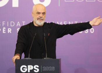 Rama kritikon blogerët që mbështetën protestën: Janë bërë parellinj me shalë e kremra
