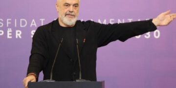Rama kritikon blogerët që mbështetën protestën: Janë bërë parellinj me shalë e kremra
