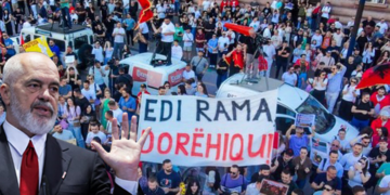 Protesta po shtrihen brenda dhe jashtë vendit, Rama vazhdon tallët tallet me protestuesit: Rroftë mememania!